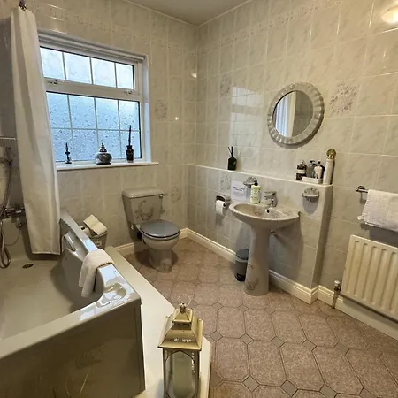 Dernvale House -double - Sleeps 2 Penzion *